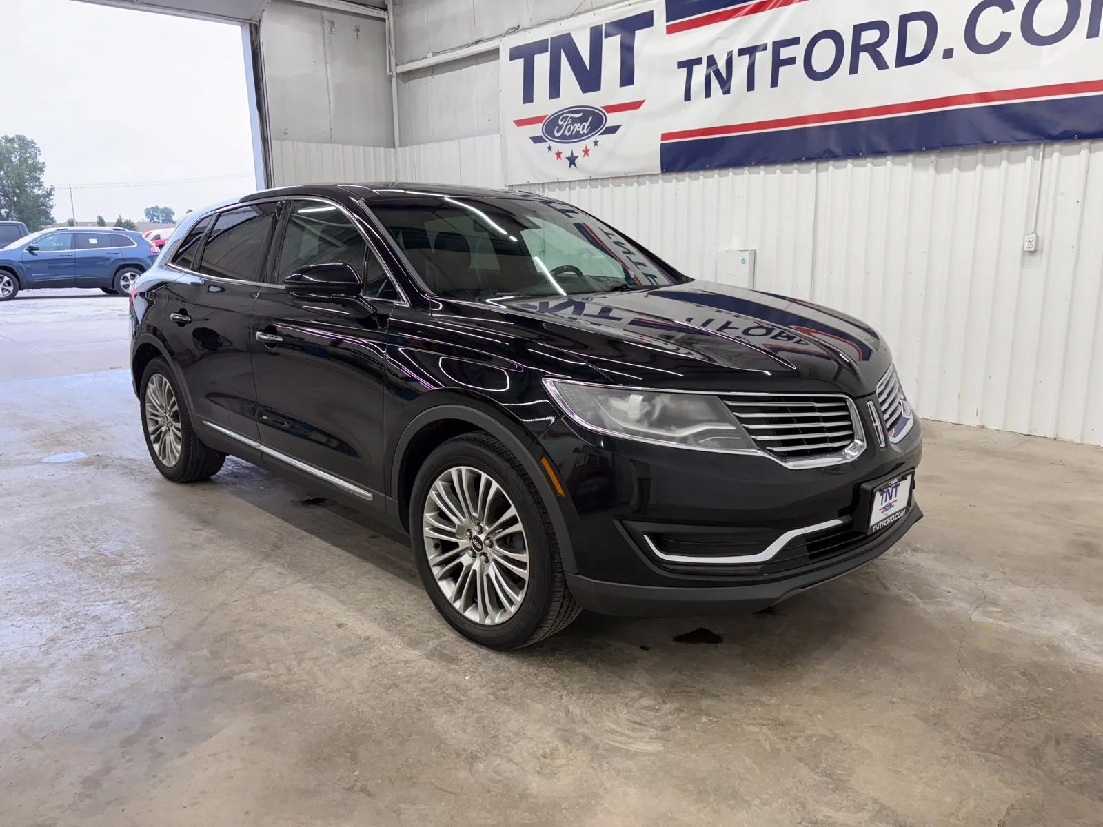 Used 2018 Black Velvet Lincoln Reserve image 2