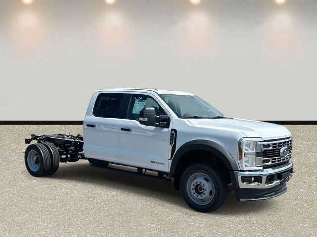 New 2026 Oxford White Ford F-450® XL image 3