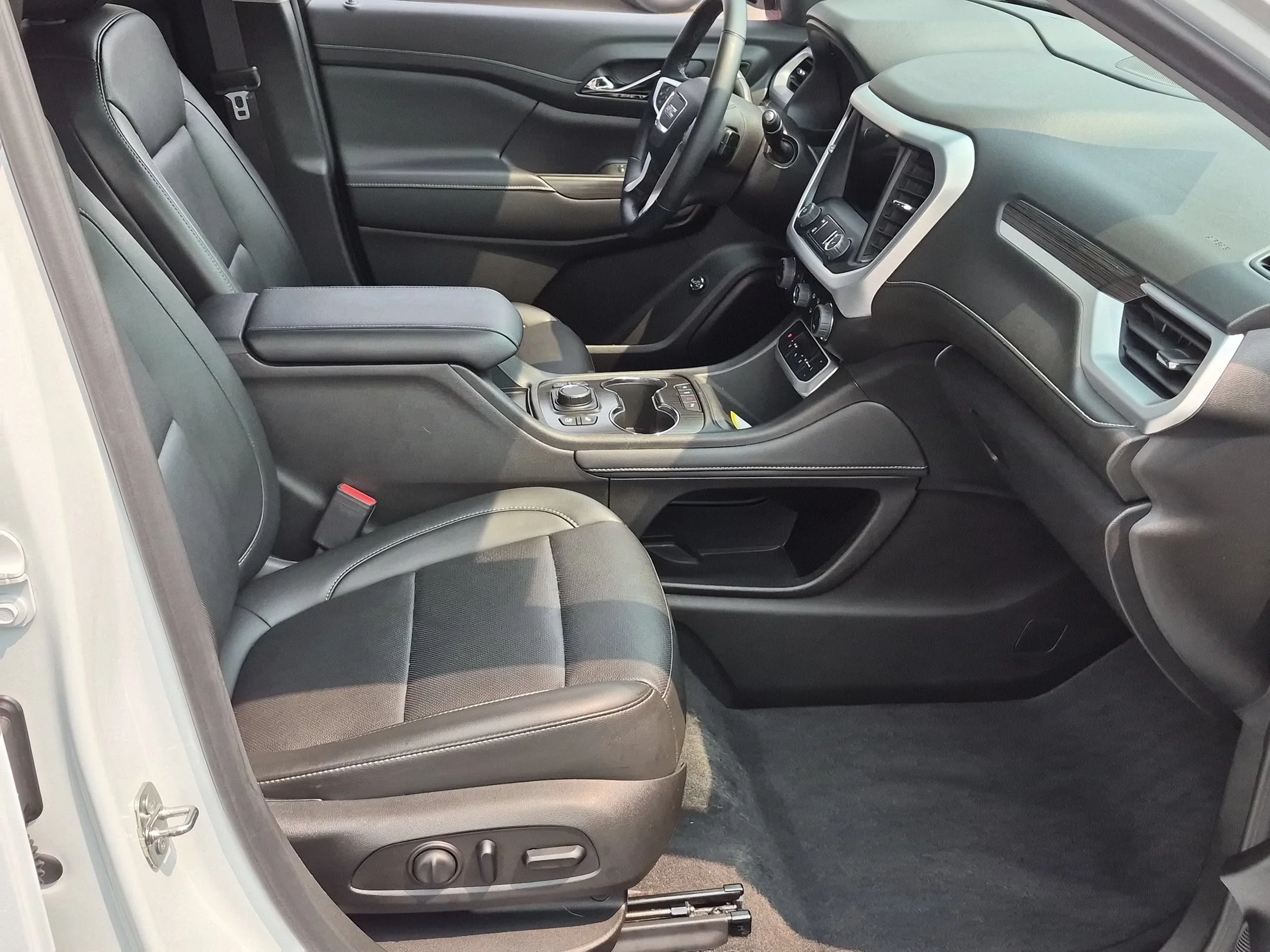 Used 2023 Summit White GMC SLT image 27