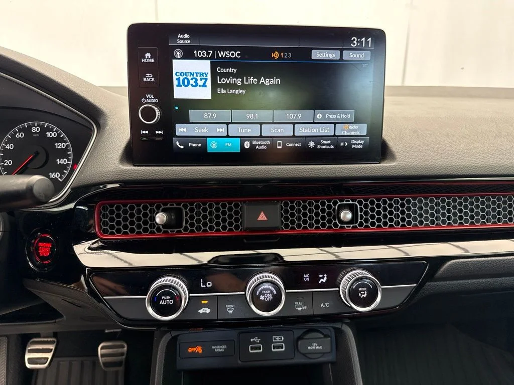 Used 2024 White Honda Base image 21