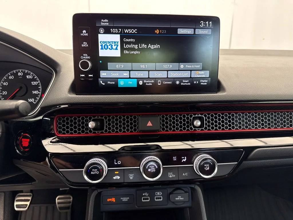 Used 2024 White Honda Base image 21