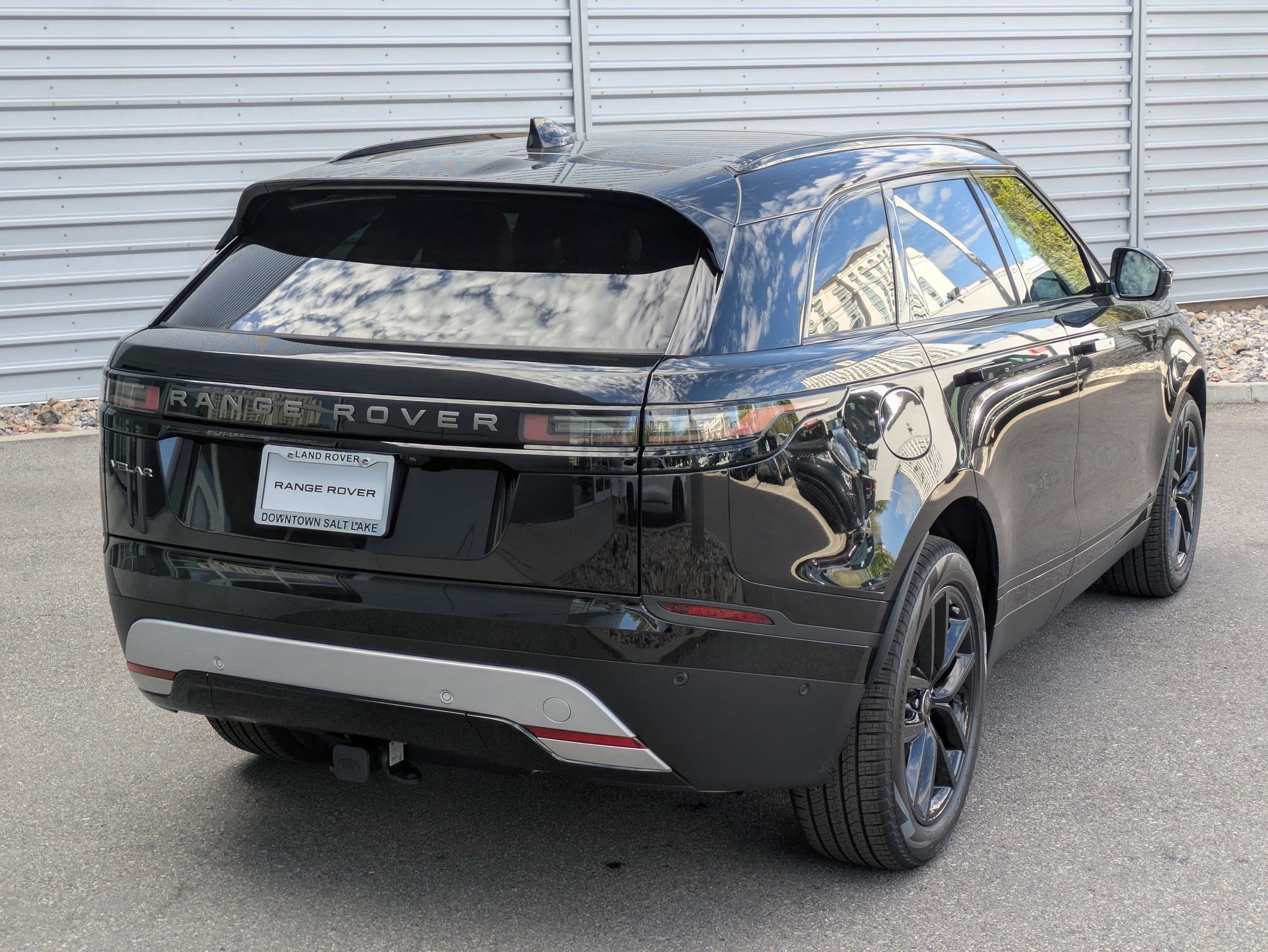 New 2026 Santorini Black Land Rover S image 5