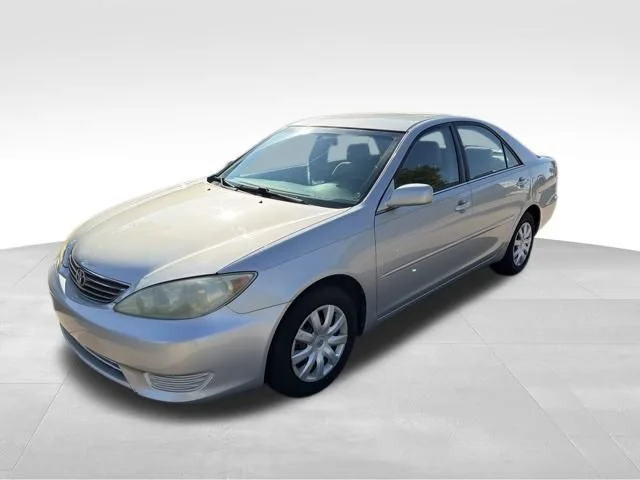 Used 2006 Silver Toyota LE image 8