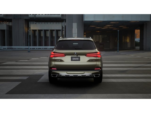 New 2026 Manhattan Green Metallic BMW sDrive40i image 5