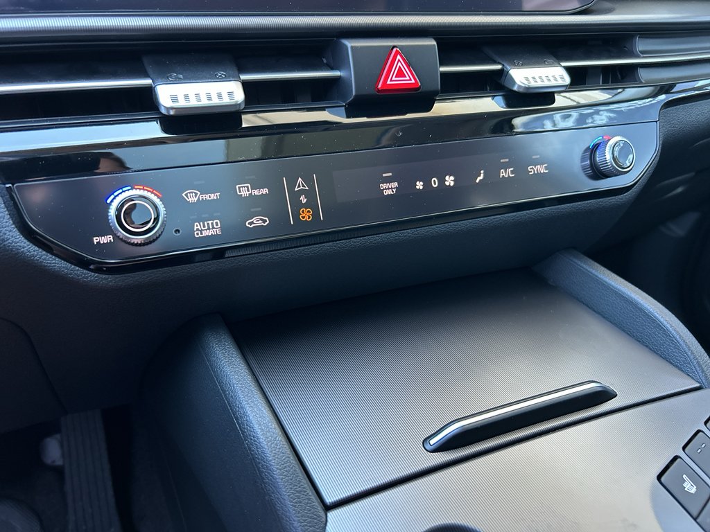 New 2026 Snow White Pearl Kia SX Prestige image 24