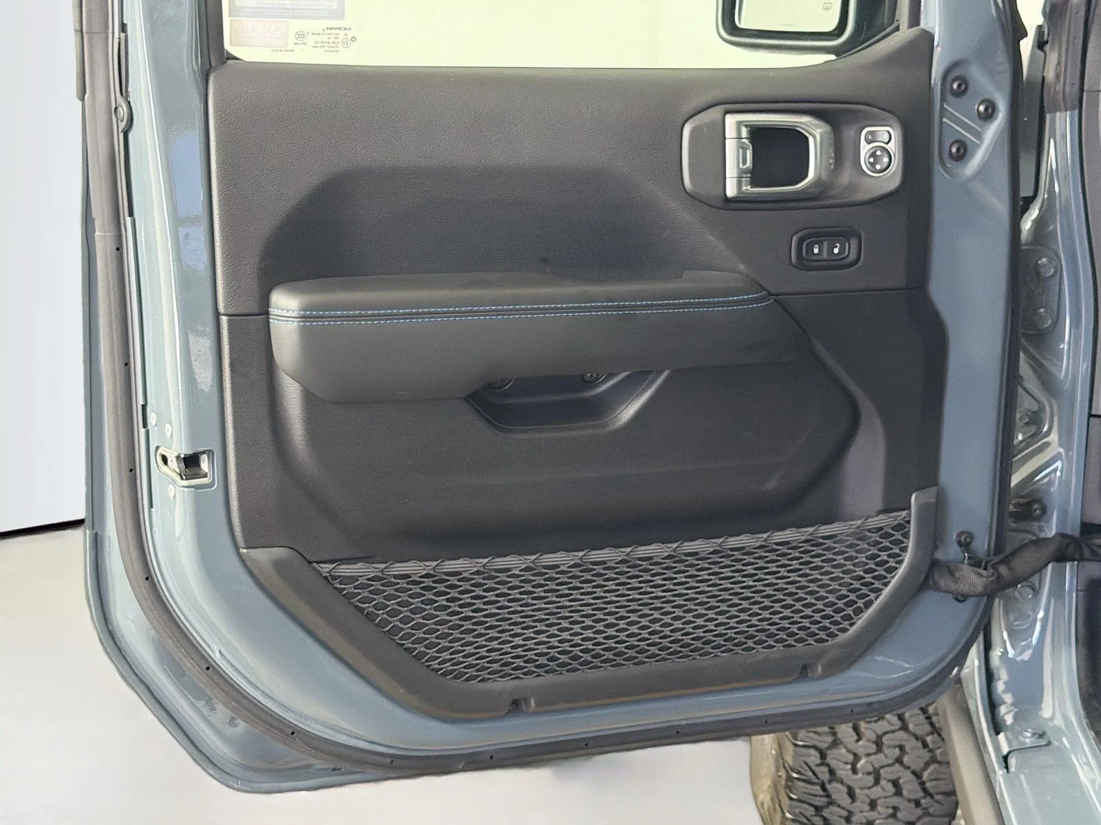 Used 2025 Anvil Clear Coat Jeep Rubicon 4xe image 20