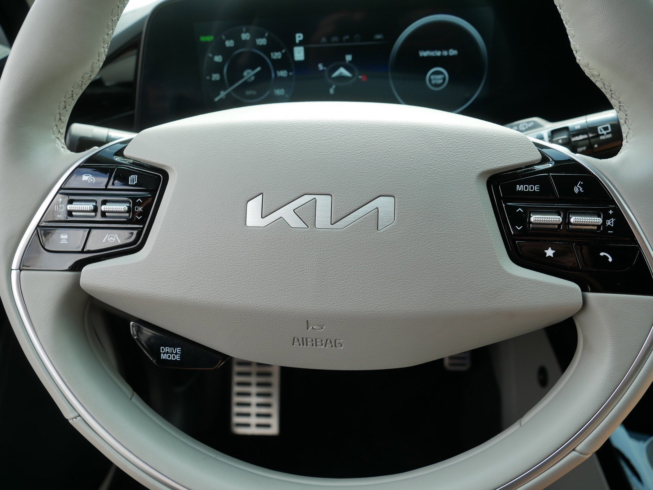Certified Used 2024 Snow White Pearl Kia Wave image 25