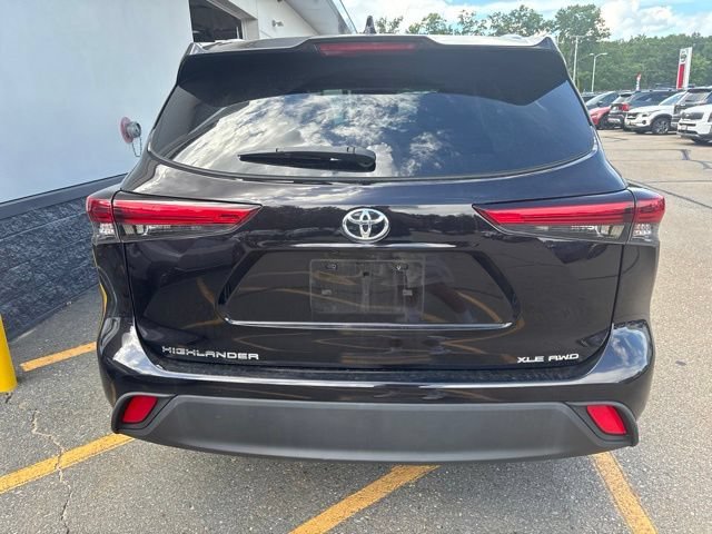Used 2022 Amber Toyota XLE image 6