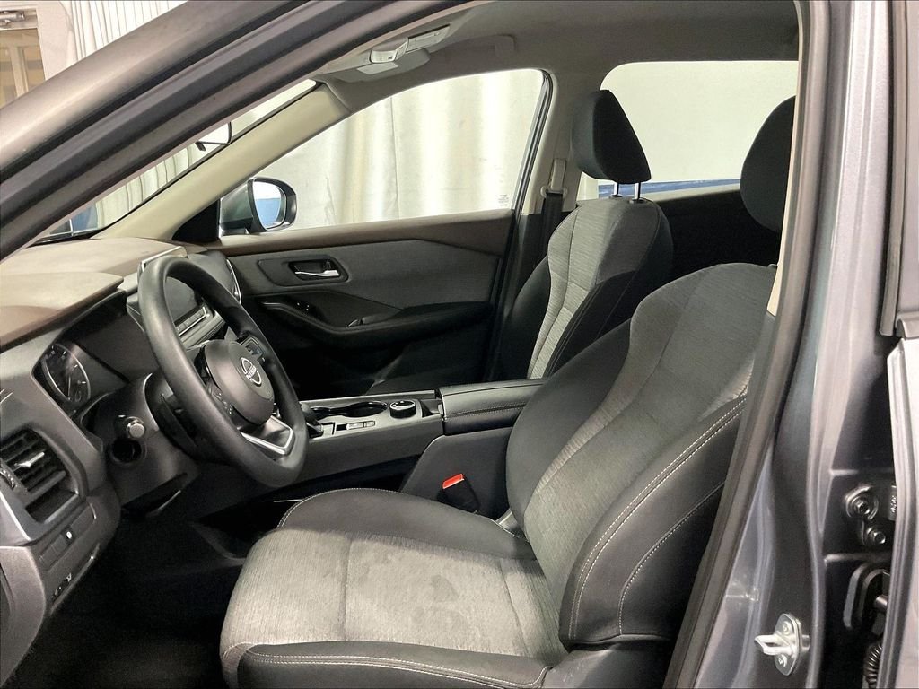 Used 2023 Gray Nissan SV image 9