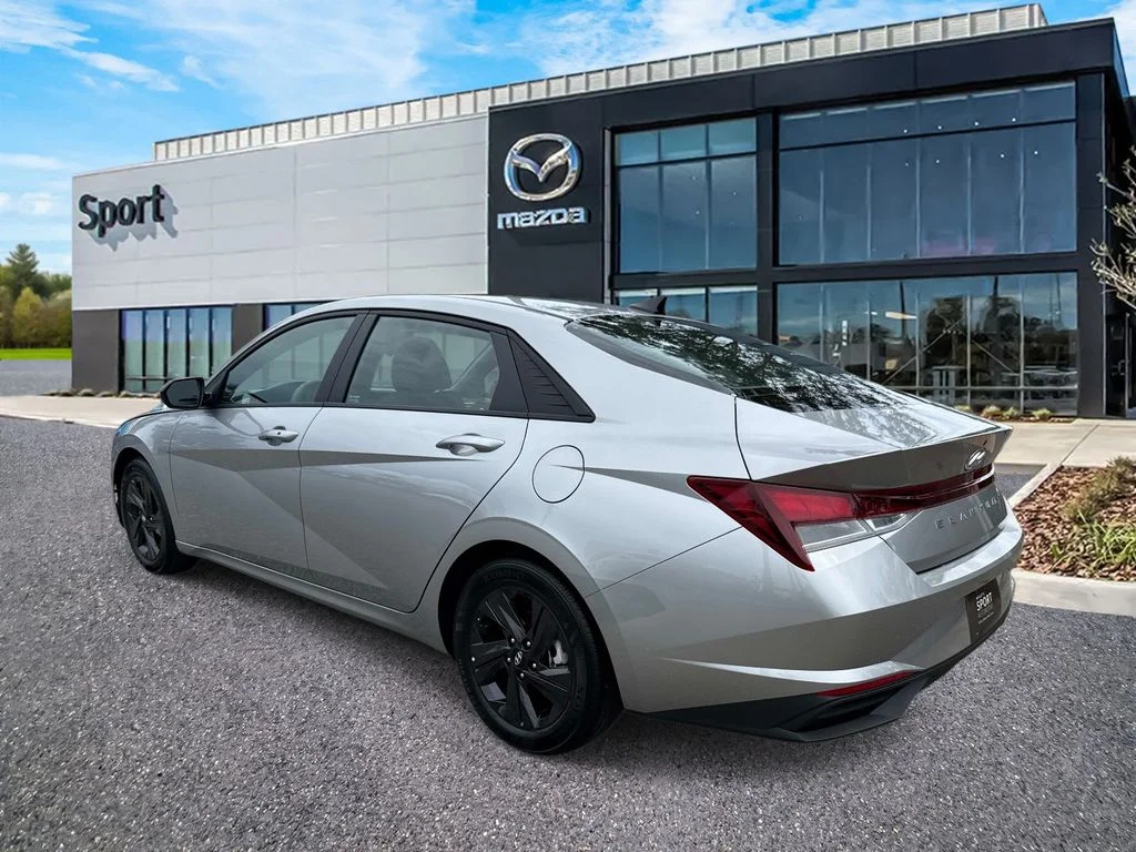 Used 2022 Silver Hyundai SEL image 5