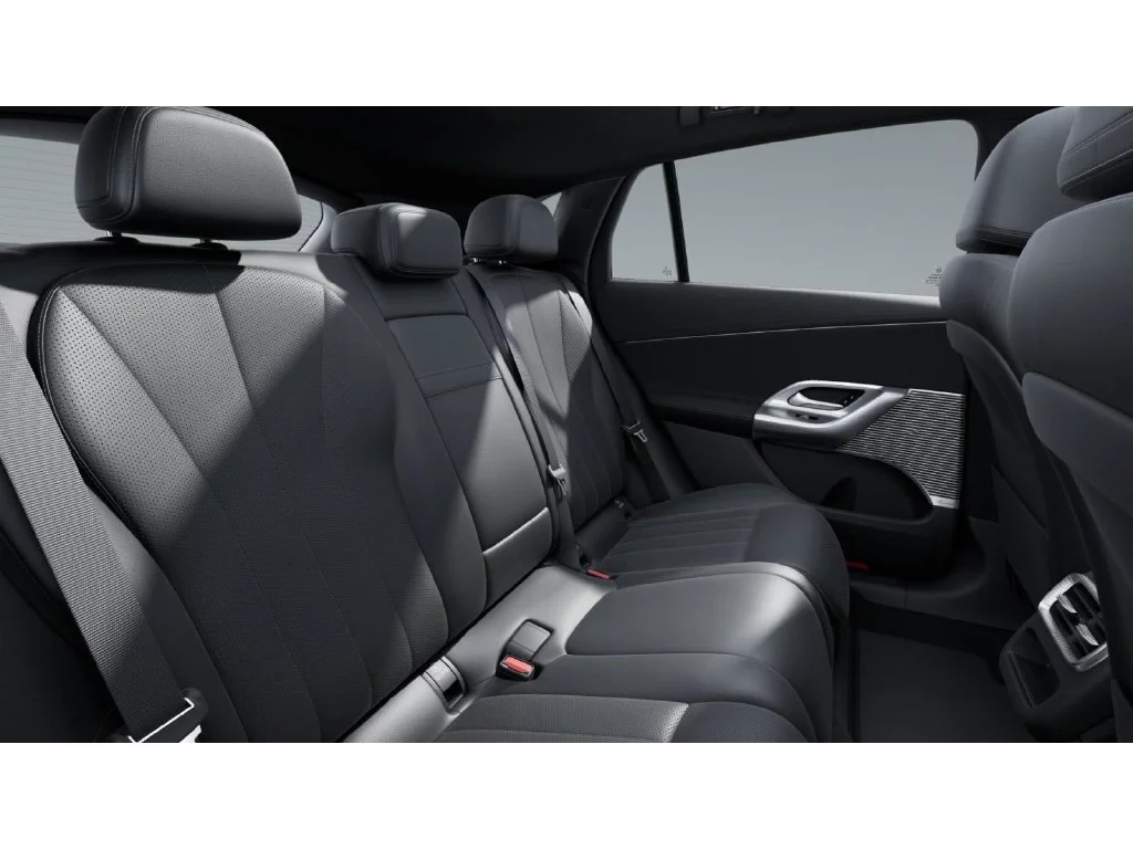 New 2027 White Mercedes-Benz GLC 400 image 5