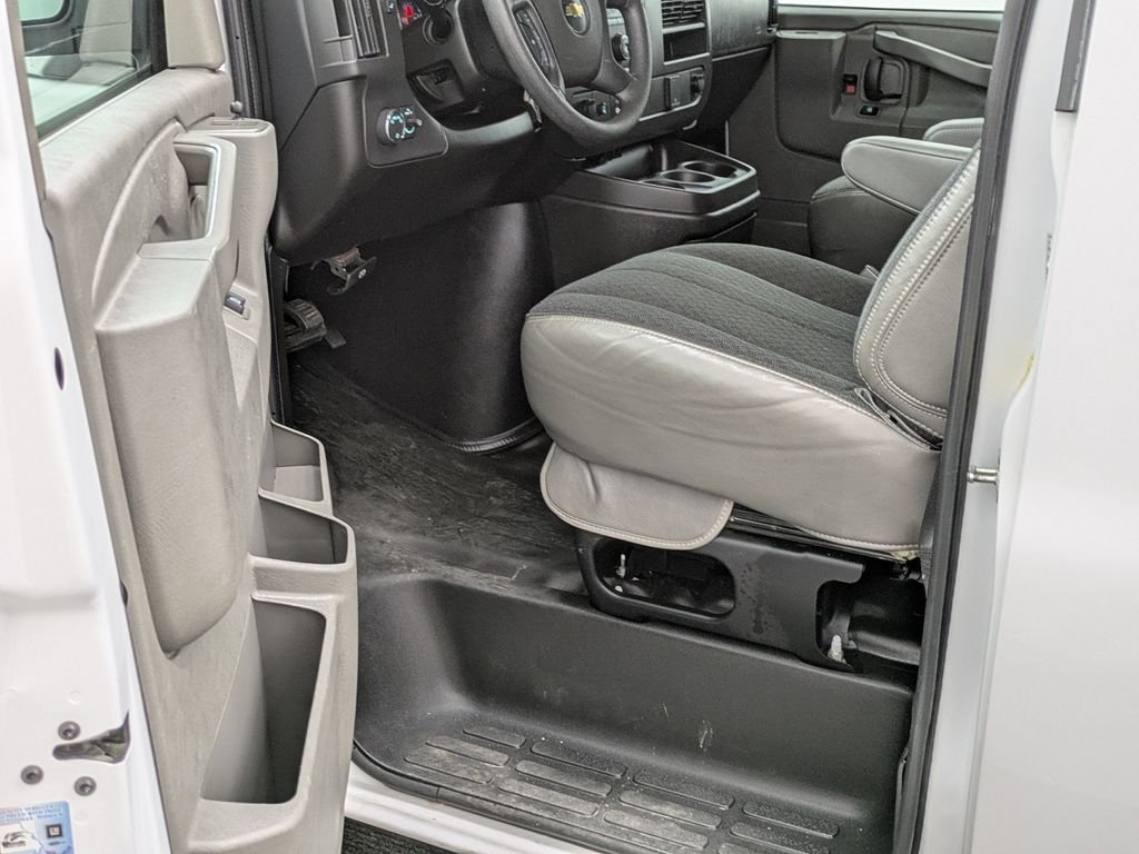 Used 2025 White Chevrolet Work Van image 16