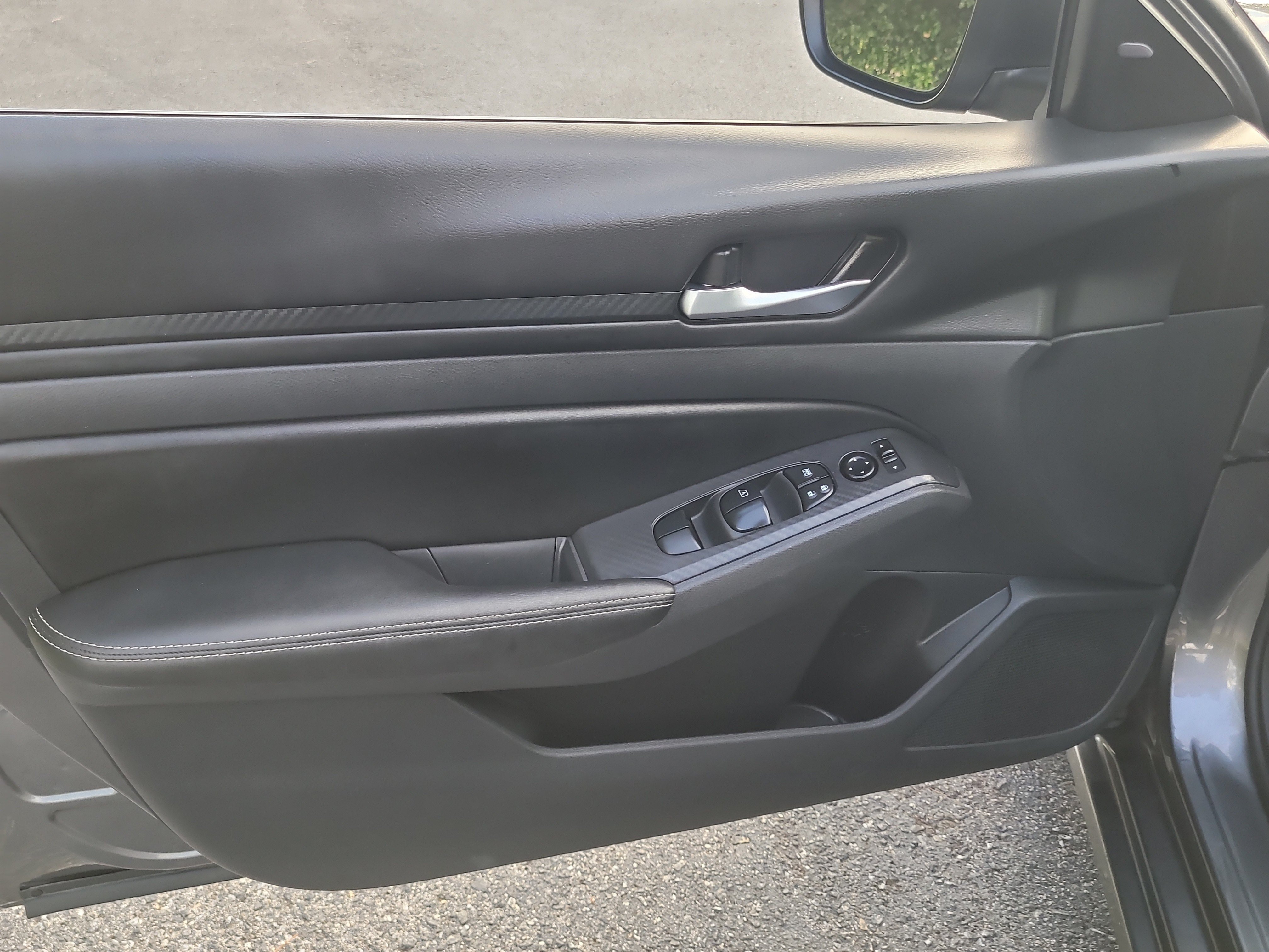 Used 2025 Gun Metallic Nissan SV image 15