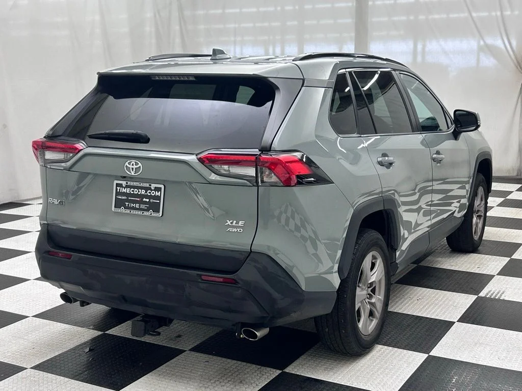 Used 2023  Toyota XLE image 7