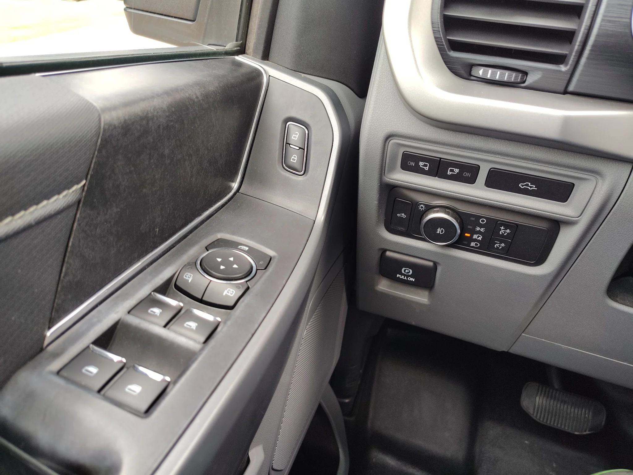 Used 2021 Antimatter Blue Metallic Ford XLT image 13