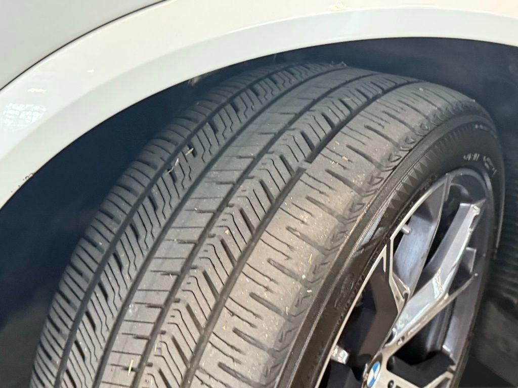 Used 2022 White BMW xDrive40i image 20