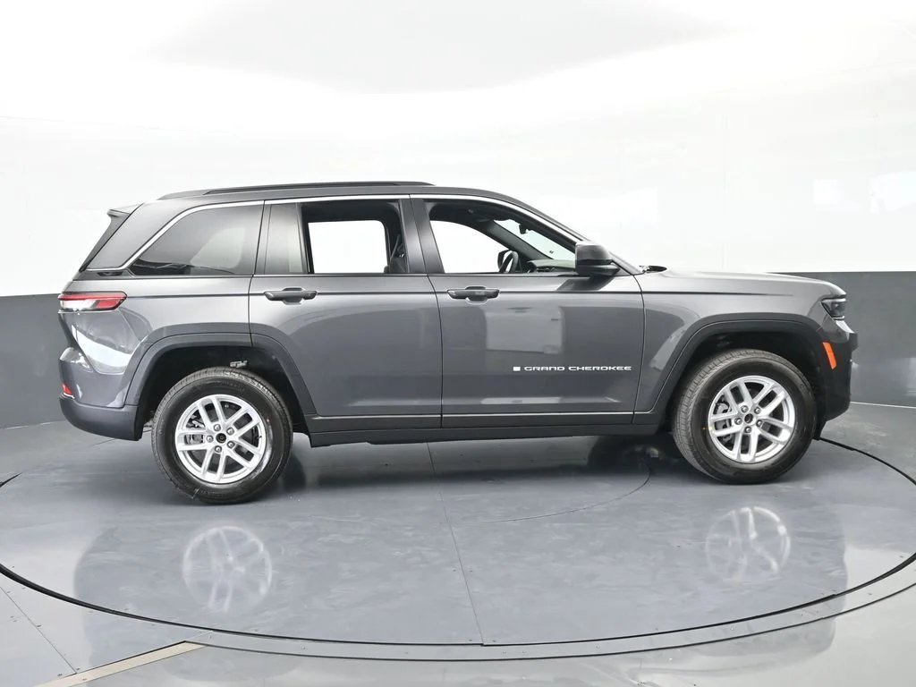 New 2026 Baltic Gray Metallic Clearcoat Jeep Laredo X image 7
