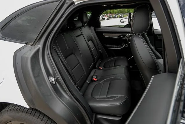 2026 Jaguar F-Pace R-Dynamic S - Photo 44