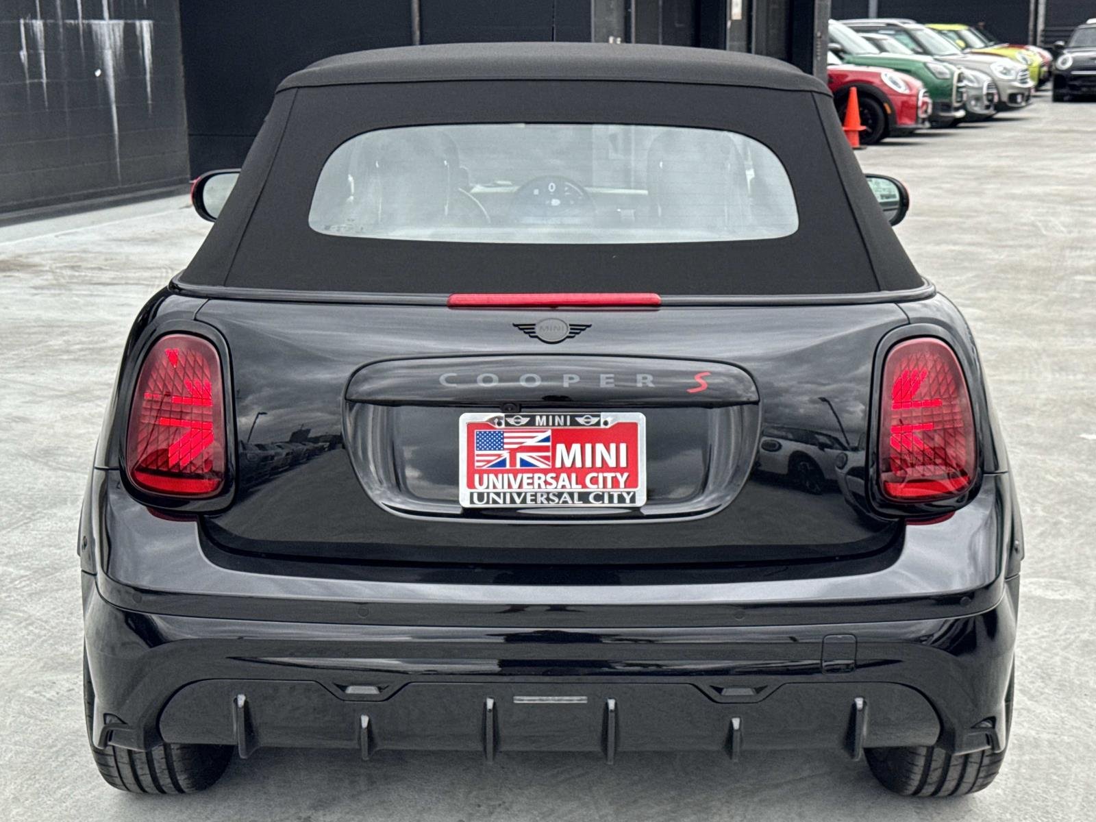 New 2026 0C4R Midnight Black II Metallic MINI Iconic image 4