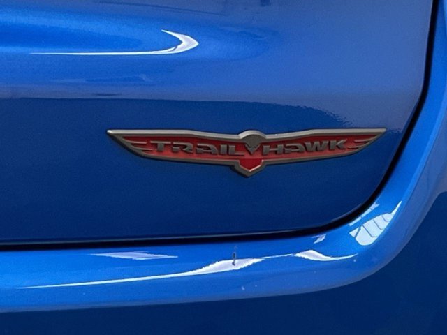 Used 2025 Hydro Blue Pearlcoat Jeep Trailhawk image 26