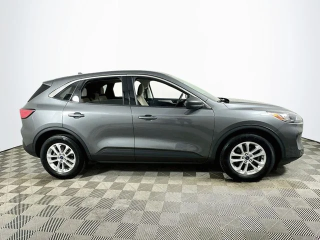 Pre-Owned 2022 Ford Escape SE