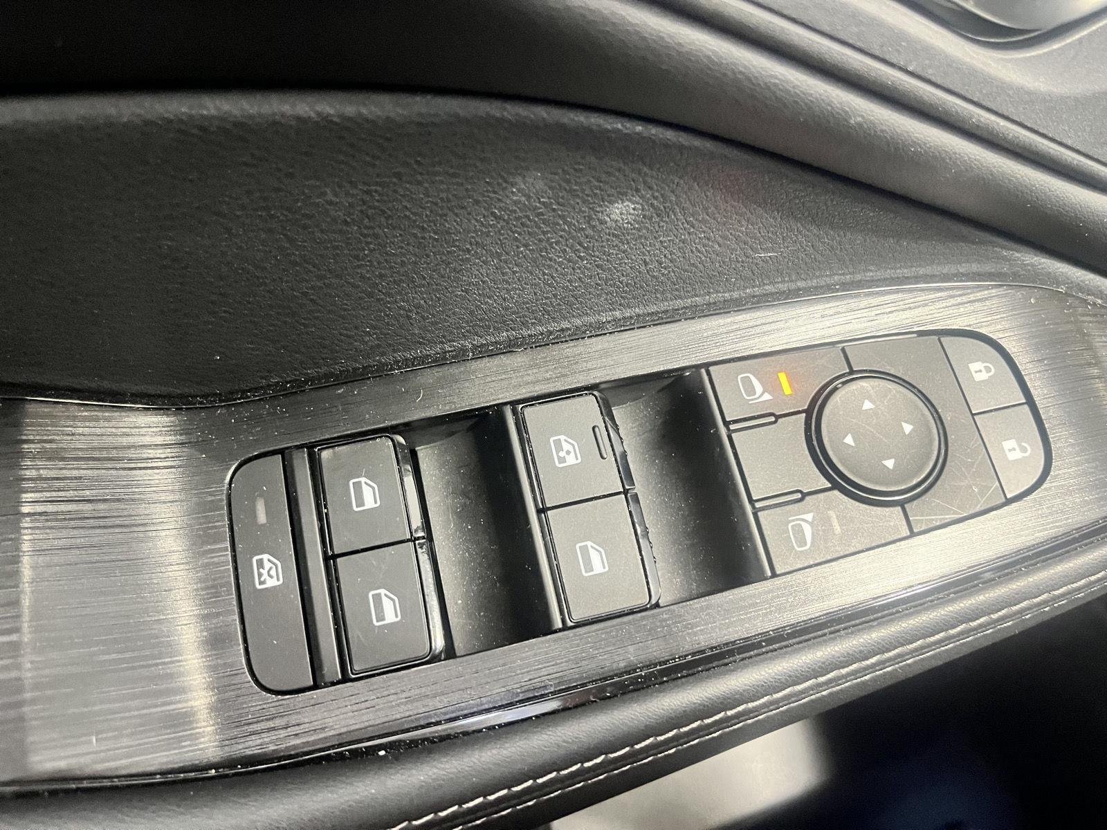 Used 2025 Deep Ocean Blue Pearl Nissan SV image 23