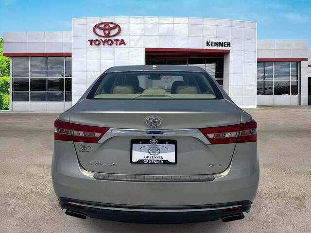 Used 2018 Creme Brulee Mica Toyota XLE image 5