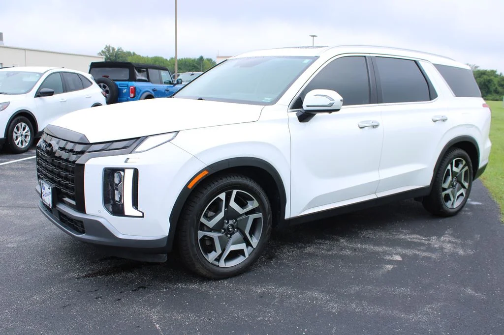 Used 2023 Hyper White Hyundai Limited image 3