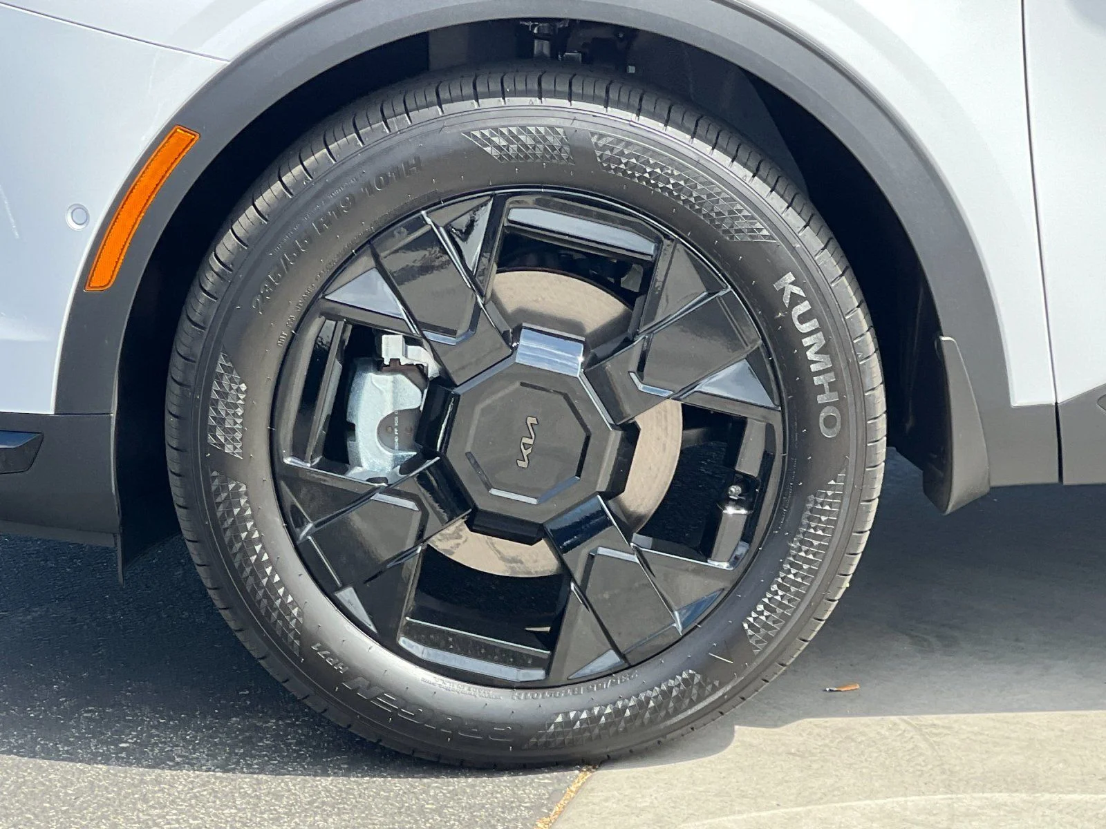 New 2026 White Kia X-Line image 33