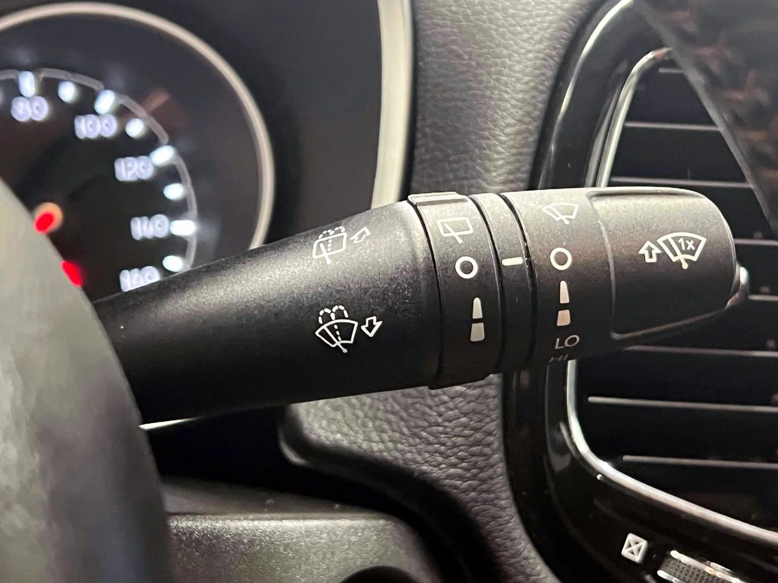 Used 2019 Diamond Black Crystal Pearlcoat Jeep Limited image 24