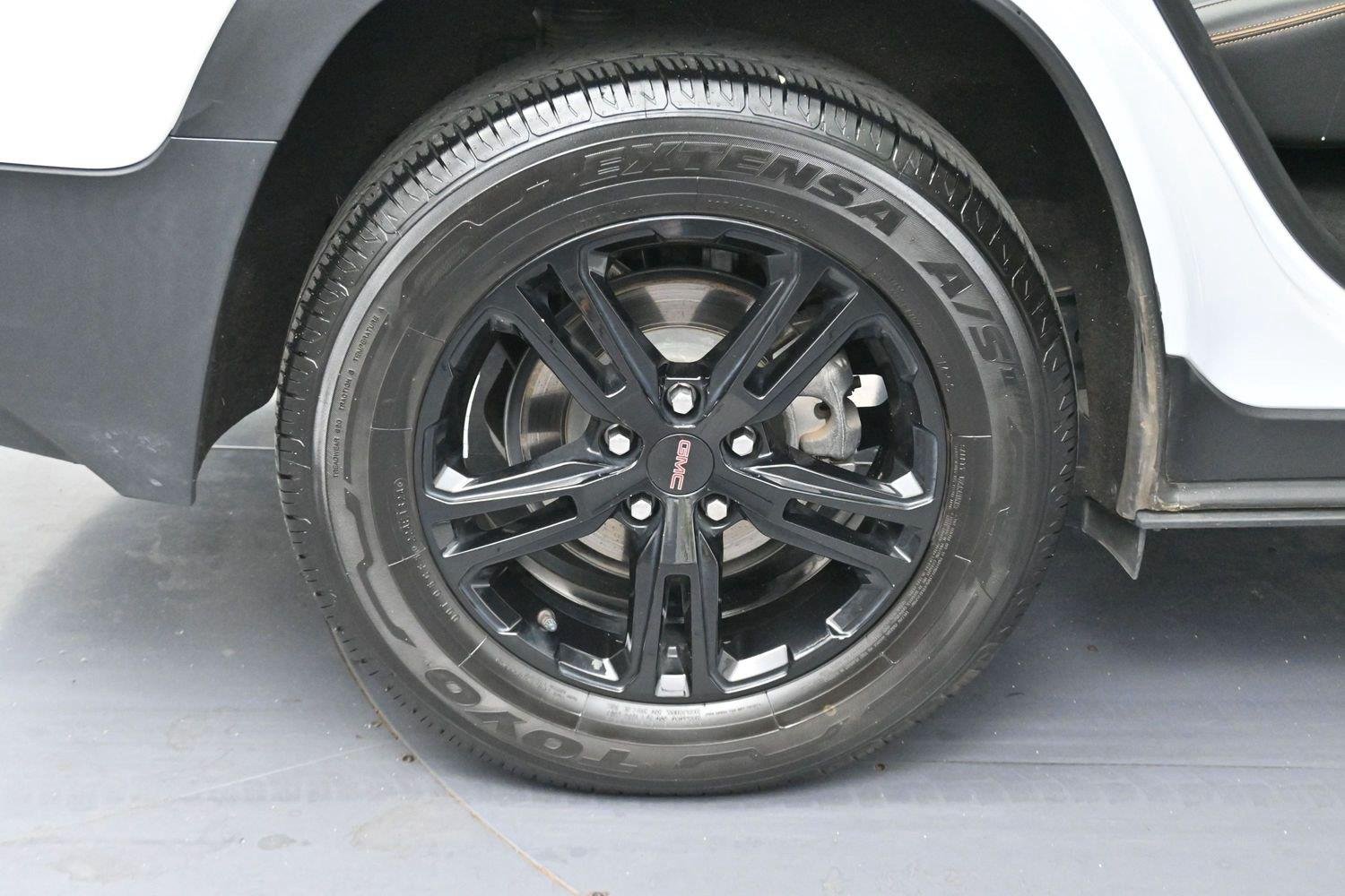 Used 2022 Summit White GMC AT4 image 39