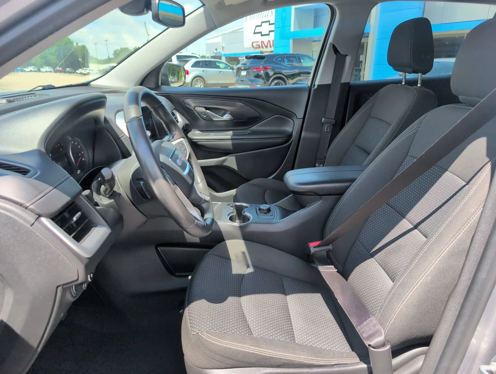 Used 2024 Sterling Metallic GMC SLE image 13