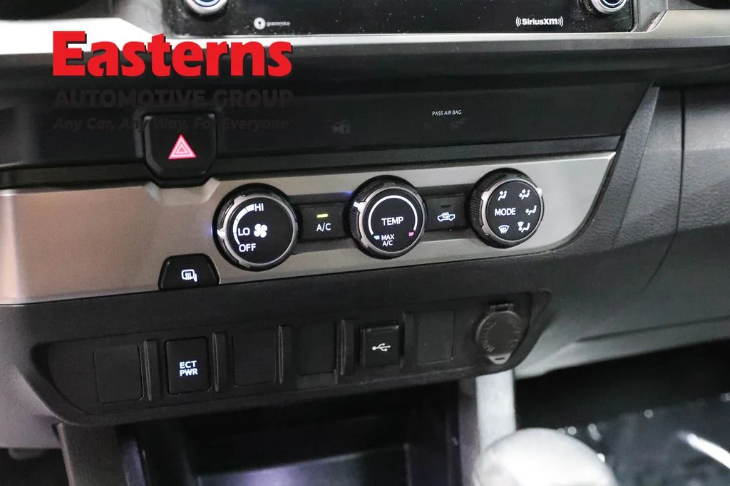 Used 2020 White Toyota SR image 19