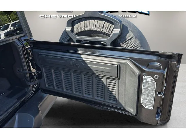 Used 2024 Black Jeep Sport S image 33