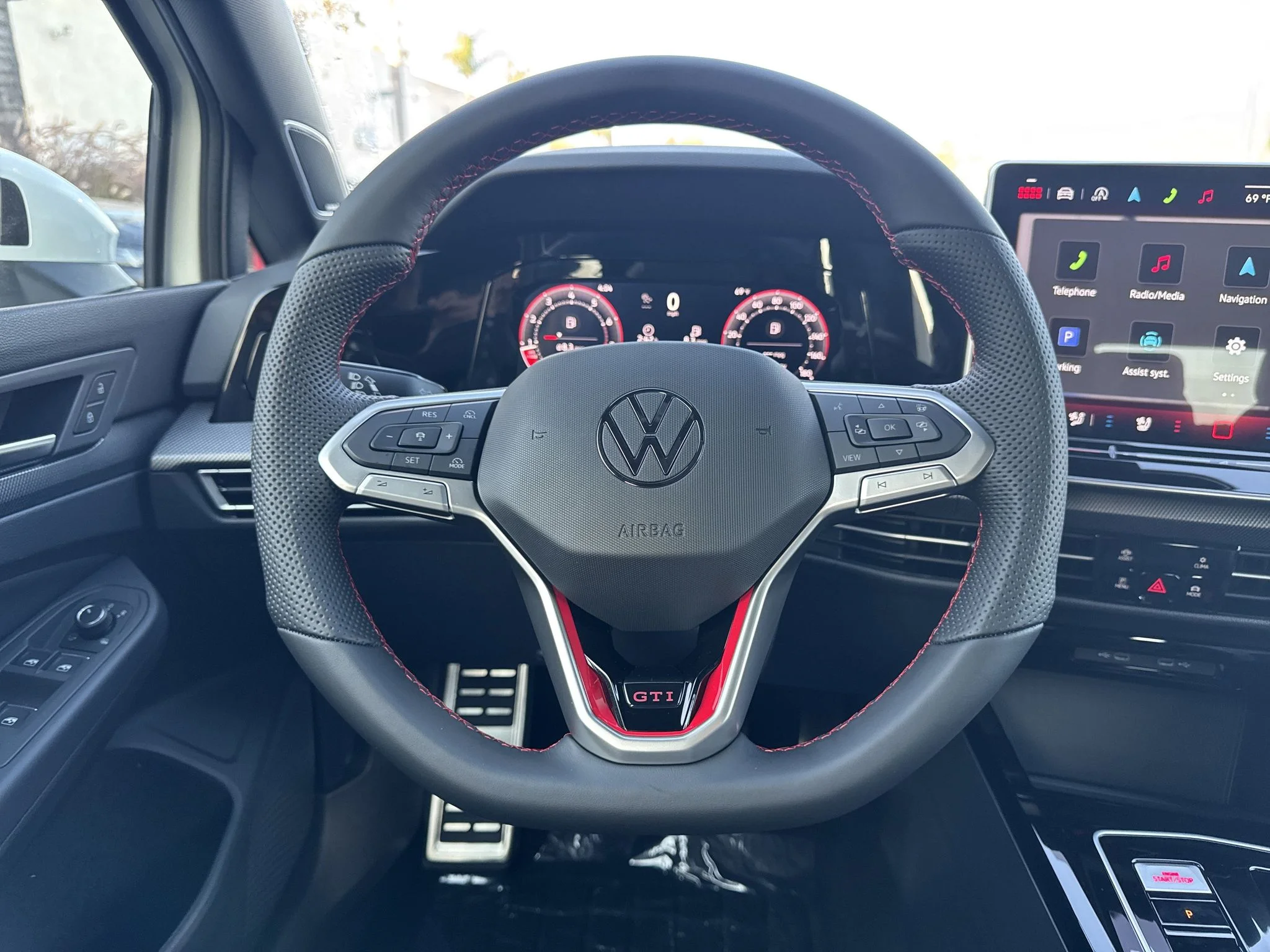 New 2026 Opal White Pearl Volkswagen SE image 17