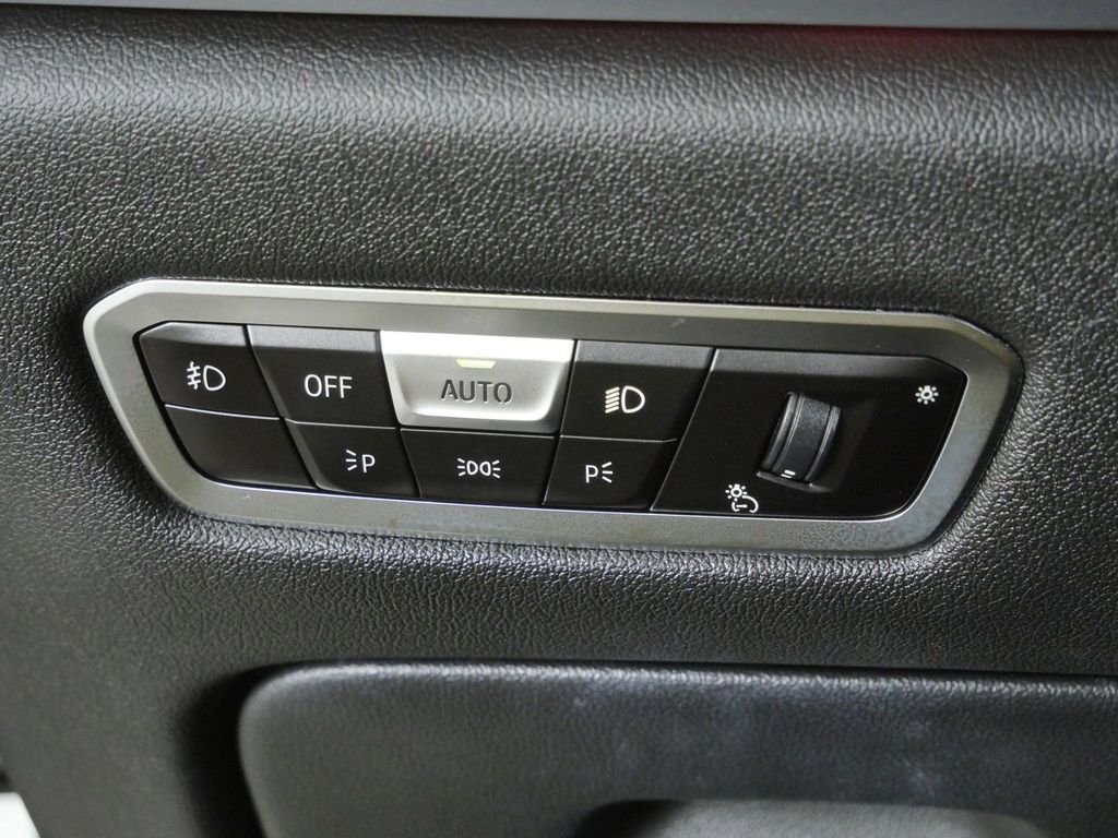 Used 2022 Alpine White BMW M50i image 41