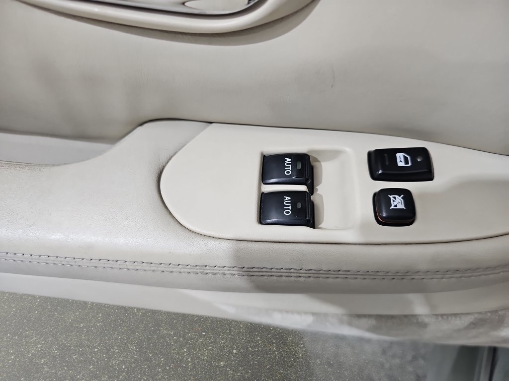 Used 2002 Silver Lexus 430 image 25