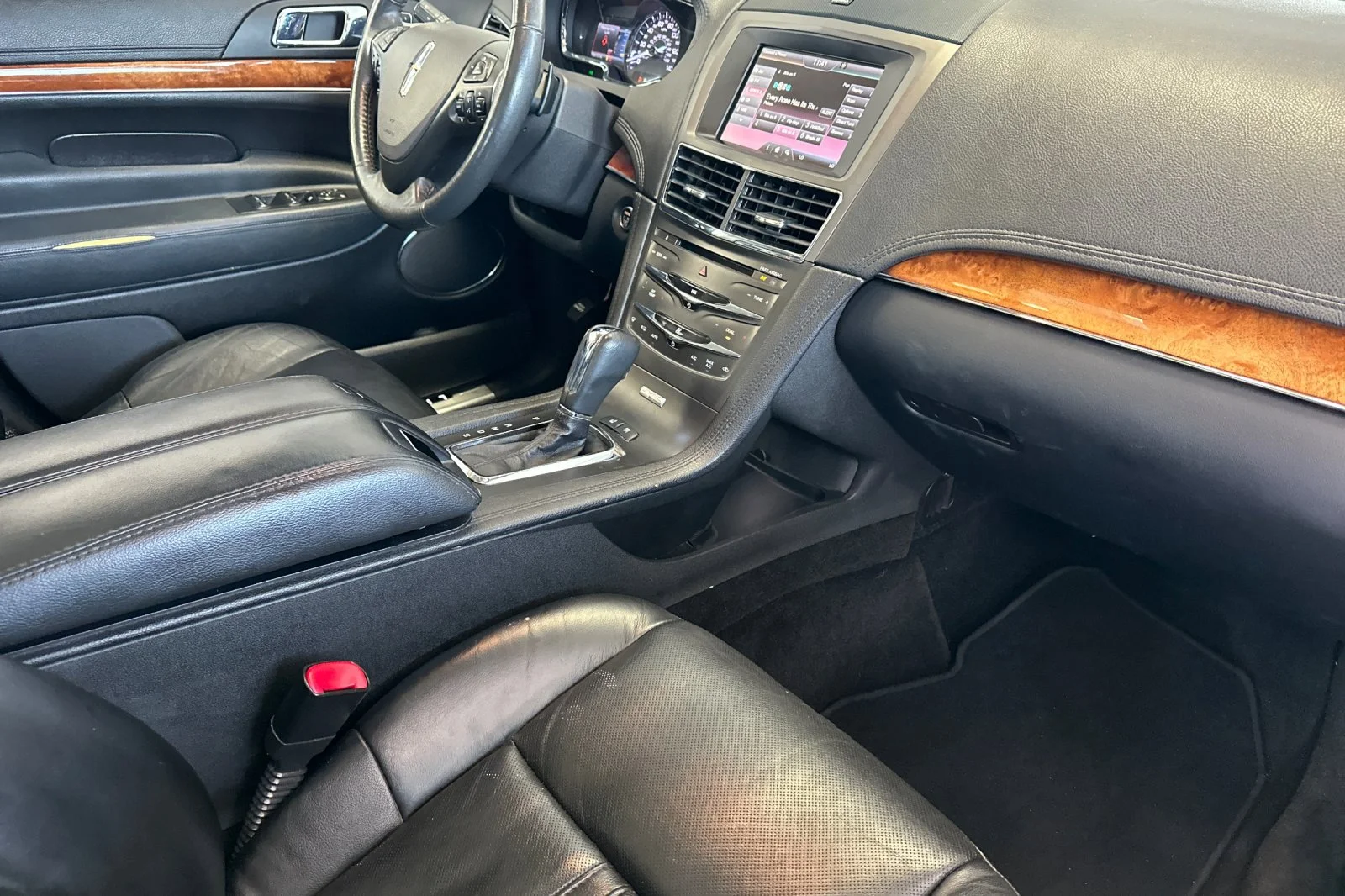 Used 2014 Tuxedo Black Metallic Lincoln EcoBoost image 16