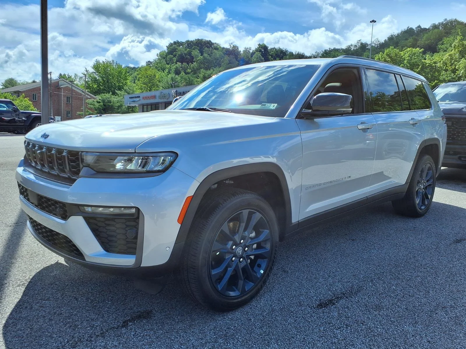 New 2026 Silver Zynith Jeep  image 3