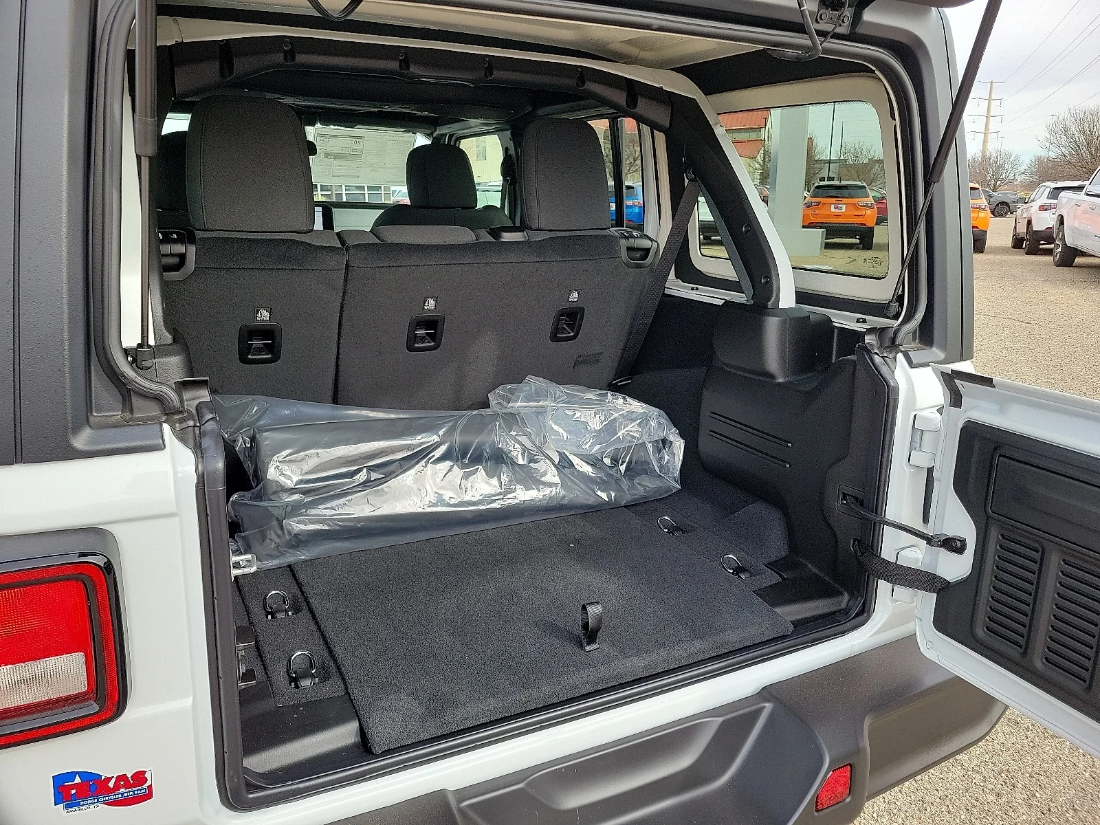 New 2026 PW7 Bright Whit Jeep 4-DOOR WILLYS image 8