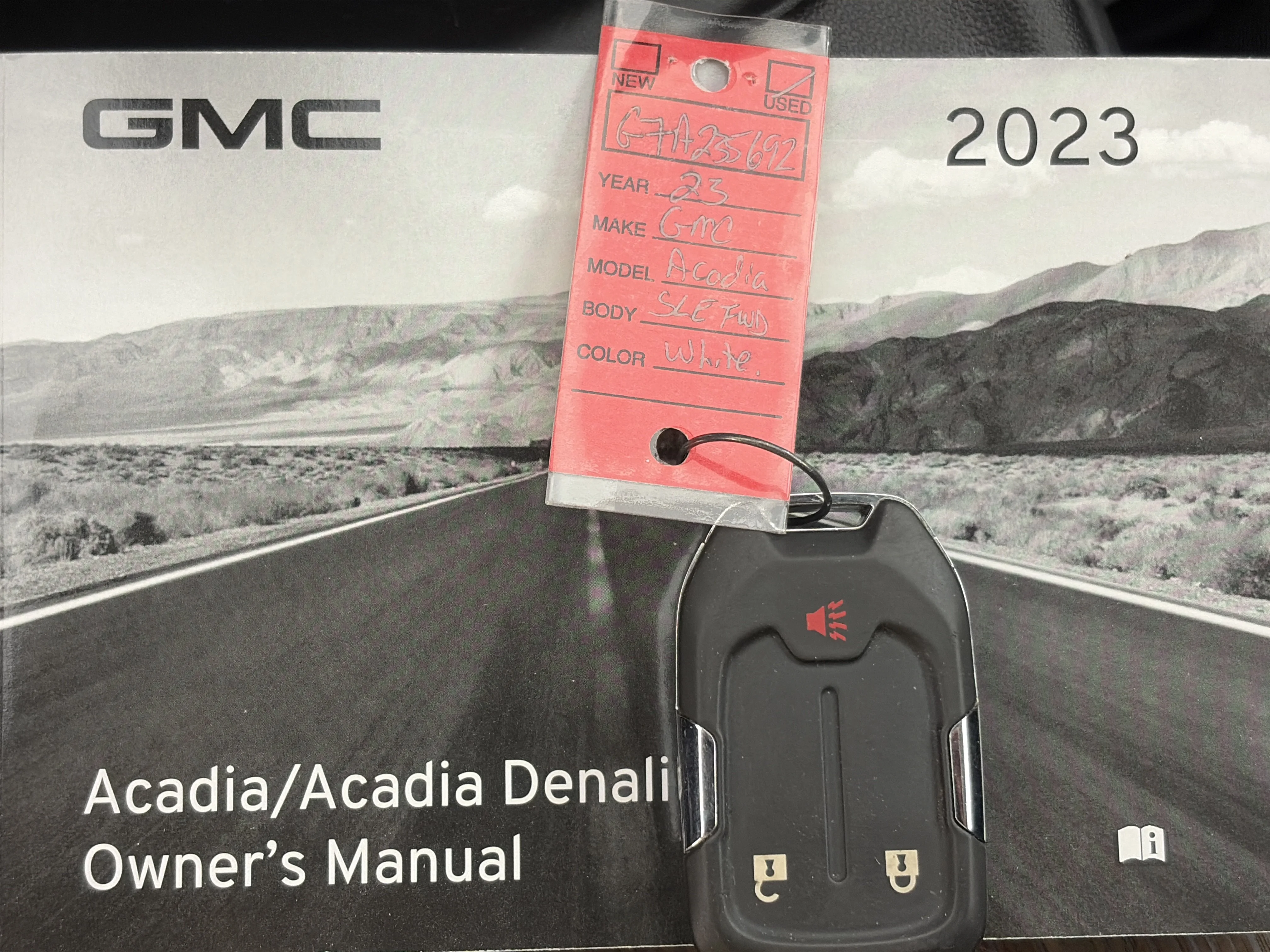 2023 GMC Acadia SLE - Photo 37