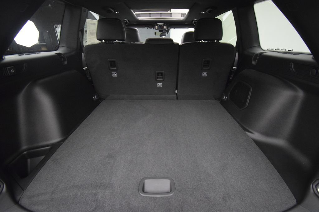 New 2026 Bright White Clear-Coat Exterior Paint Jeep  image 38