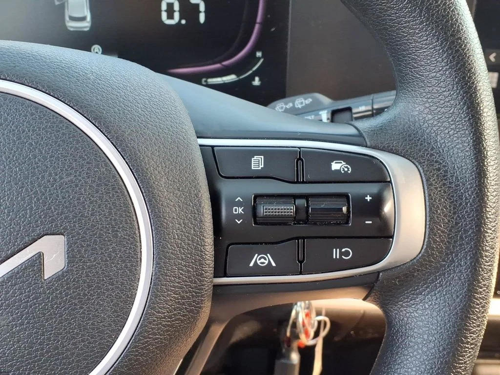 Used 2023 White Kia LX image 24