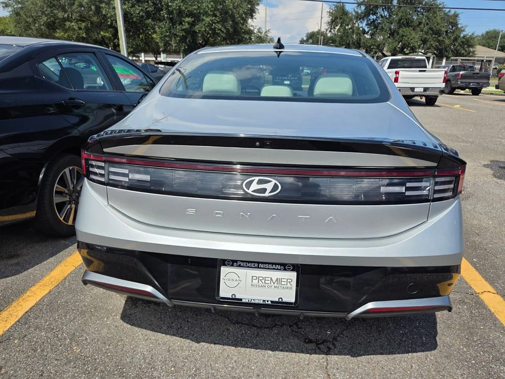 Used 2025 Silver Hyundai SEL image 6