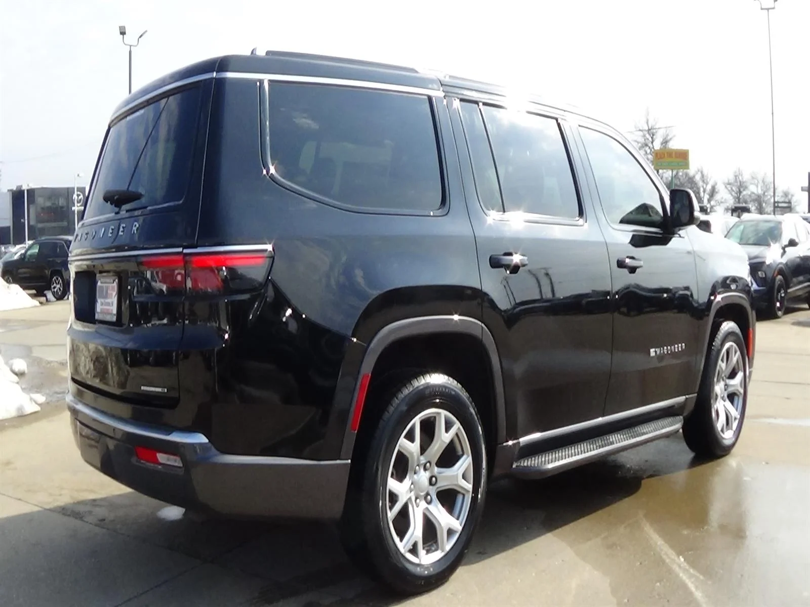 Certified Used 2023 Diamond Black Crystal Pearl Coat (pxj) Jeep Series II image 6