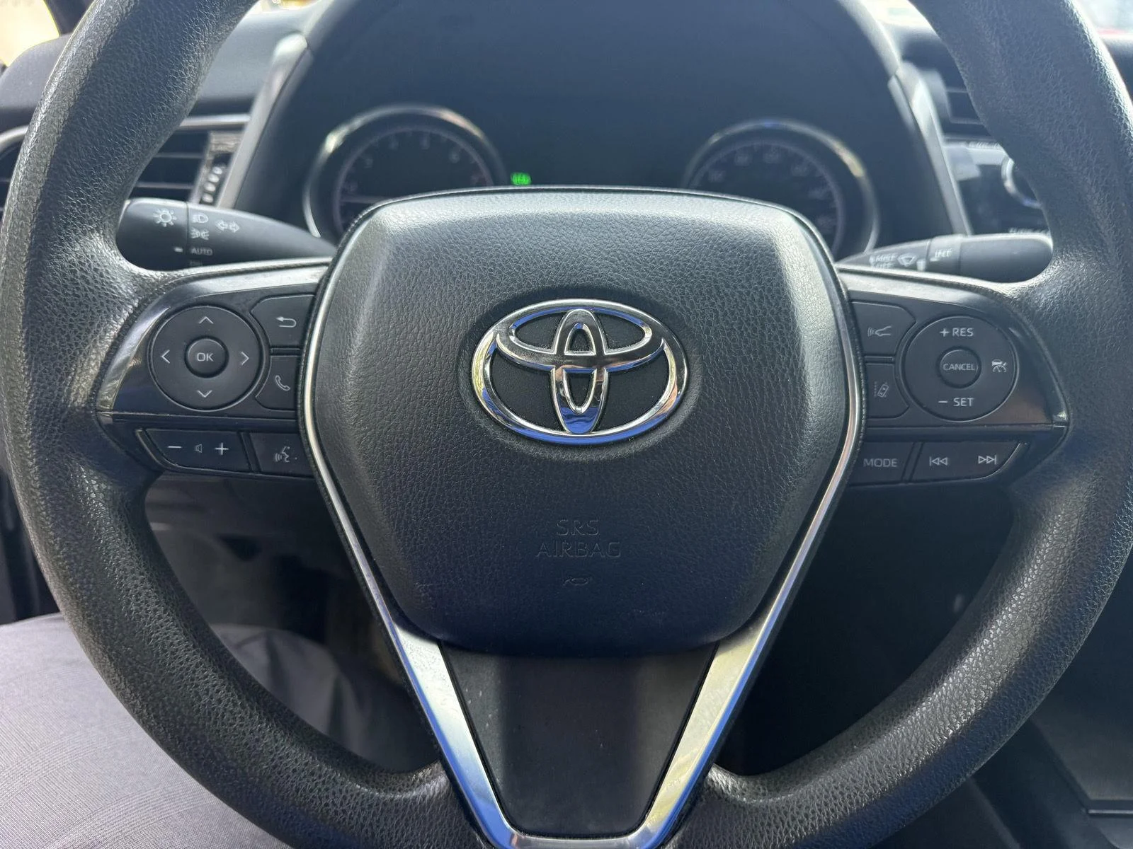 Used 2020 Bk Toyota LE image 12