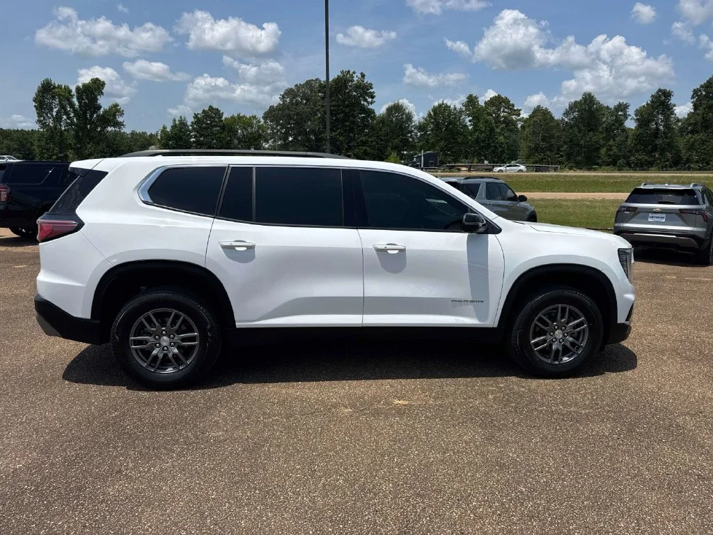 Used 2025 White GMC Elevation image 10