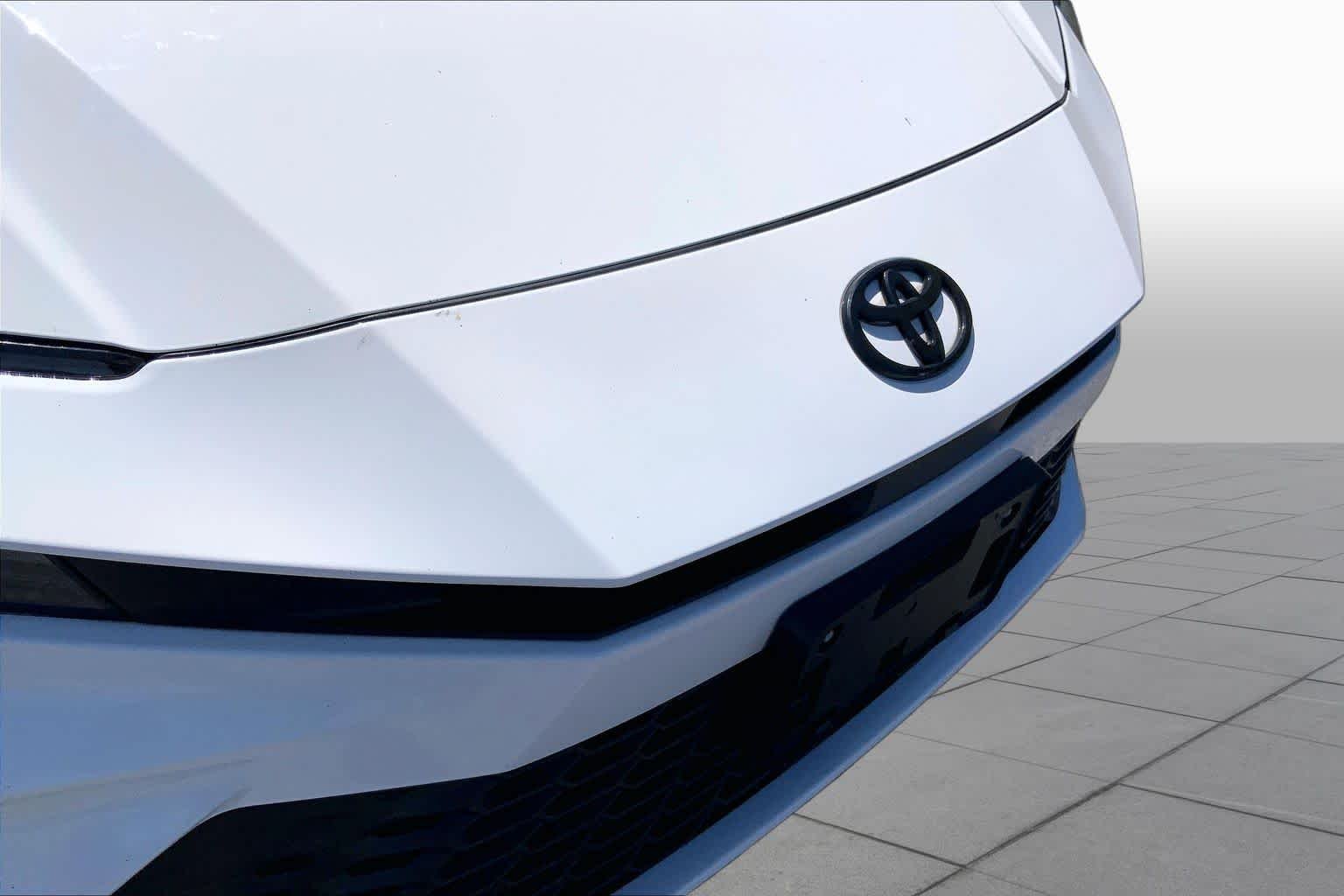Certified Used 2025 Ice Cap Toyota SE image 27