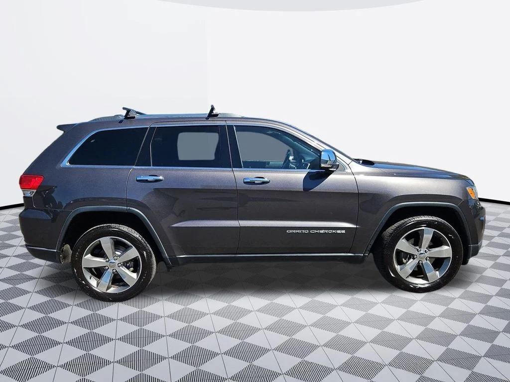 Used 2015 Granite Crystal Metallic Clearcoat Jeep Limited image 7