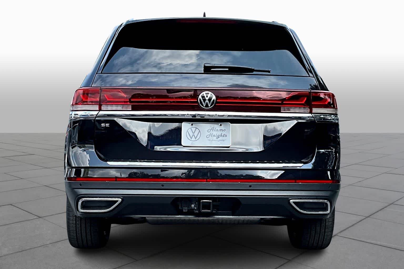 New 2026 Deep Black Pearl Volkswagen 2.0T SE W/TECHNOLOGY image 4